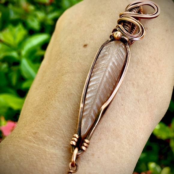 Moonstone copper wire wrapped pendant necklace - Picture 4 of 6